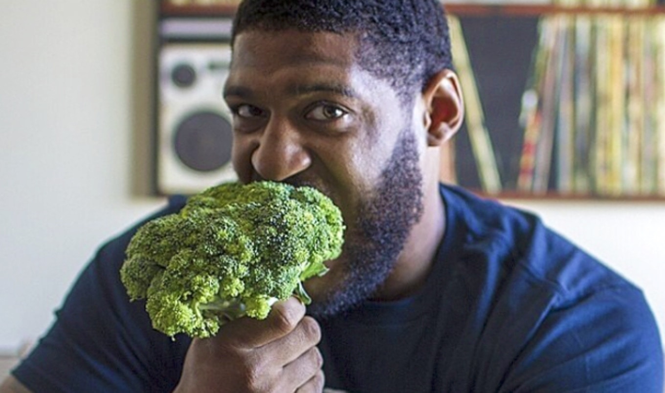 "300 Pound" NFL Vegan Speaks at Penn State University