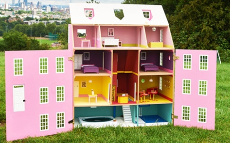 Exhibit Opens in England to Show Importance of Bees