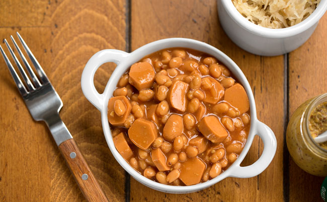 VegNews.BeansNFranks.HannahKaminsky