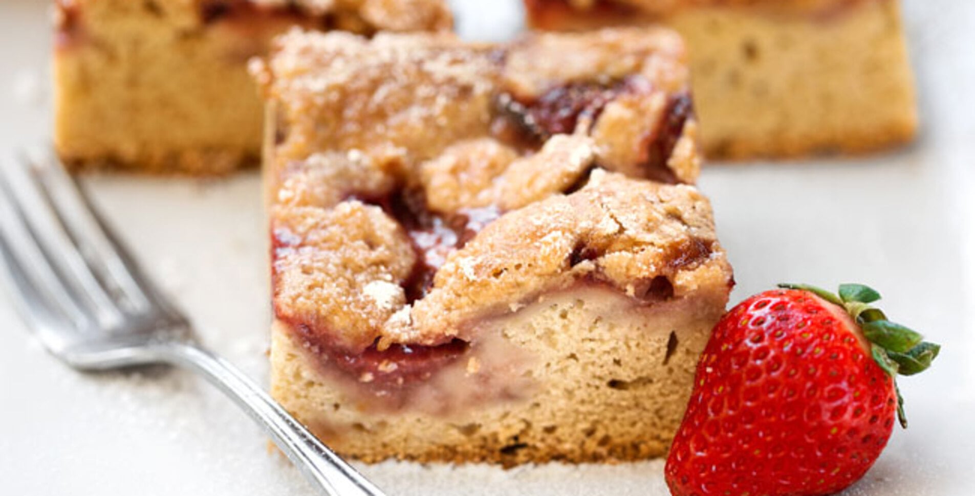 Springtime Strawberry Streusel Cake