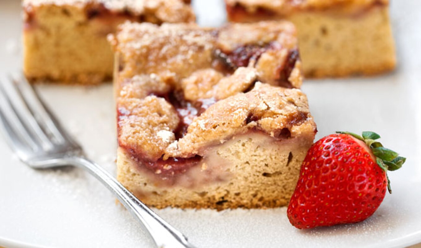 Vegan Strawberry Streusel Cake