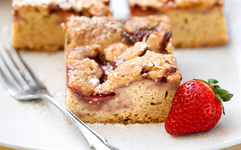 Vegan Strawberry Streusel Cake