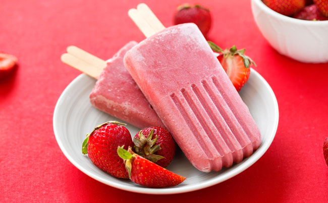 VegNews.StrawberryBananaPopsicles.HannahKaminsky