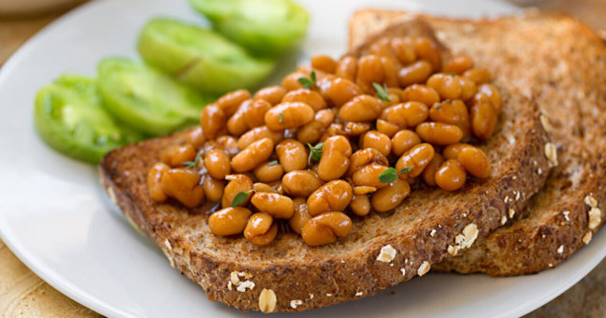 Easy Home-Cooked Maple Baked Beans | VegNews