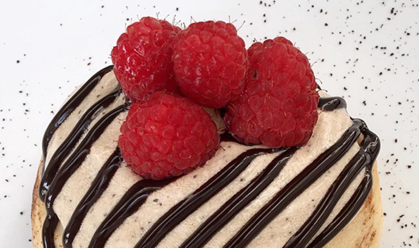 Vegan Cinnamon Roll Bakery Opens in Sin City