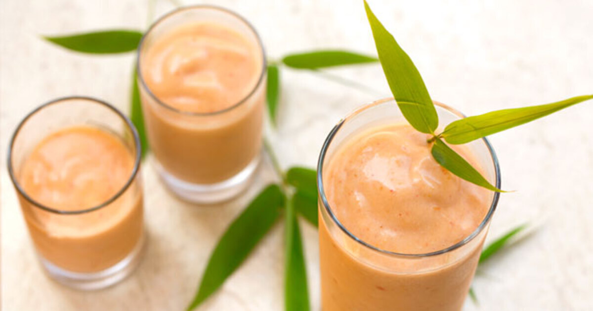 Easy Breezy Tahitian Sunrise Smoothie | VegNews
