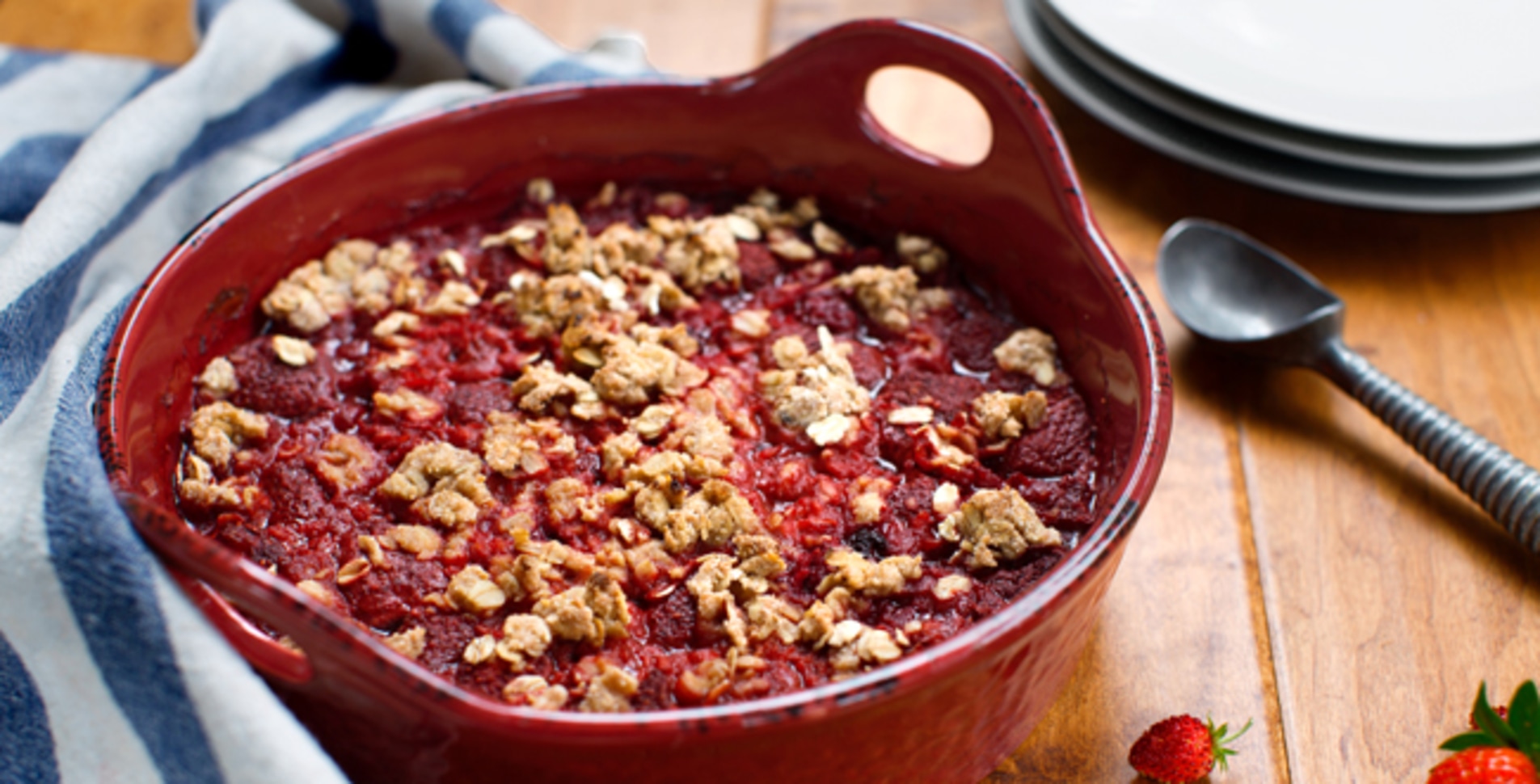 Mixed Berry Fruit Crisp With Cinnamon Oat Topping (Gluten-Free!)