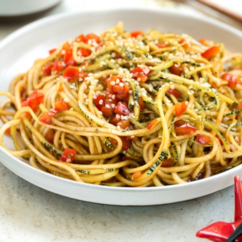 VegNews.RawTeriyakiNoodles.HannahKaminsky