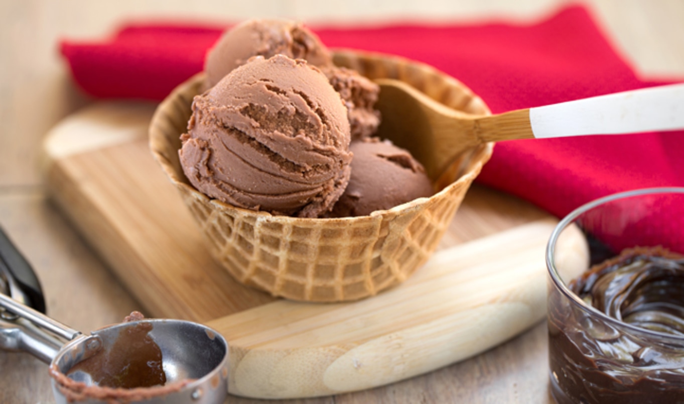 Homemade Chocolate Cashew Ice Cream (Just 6 Ingredients!)