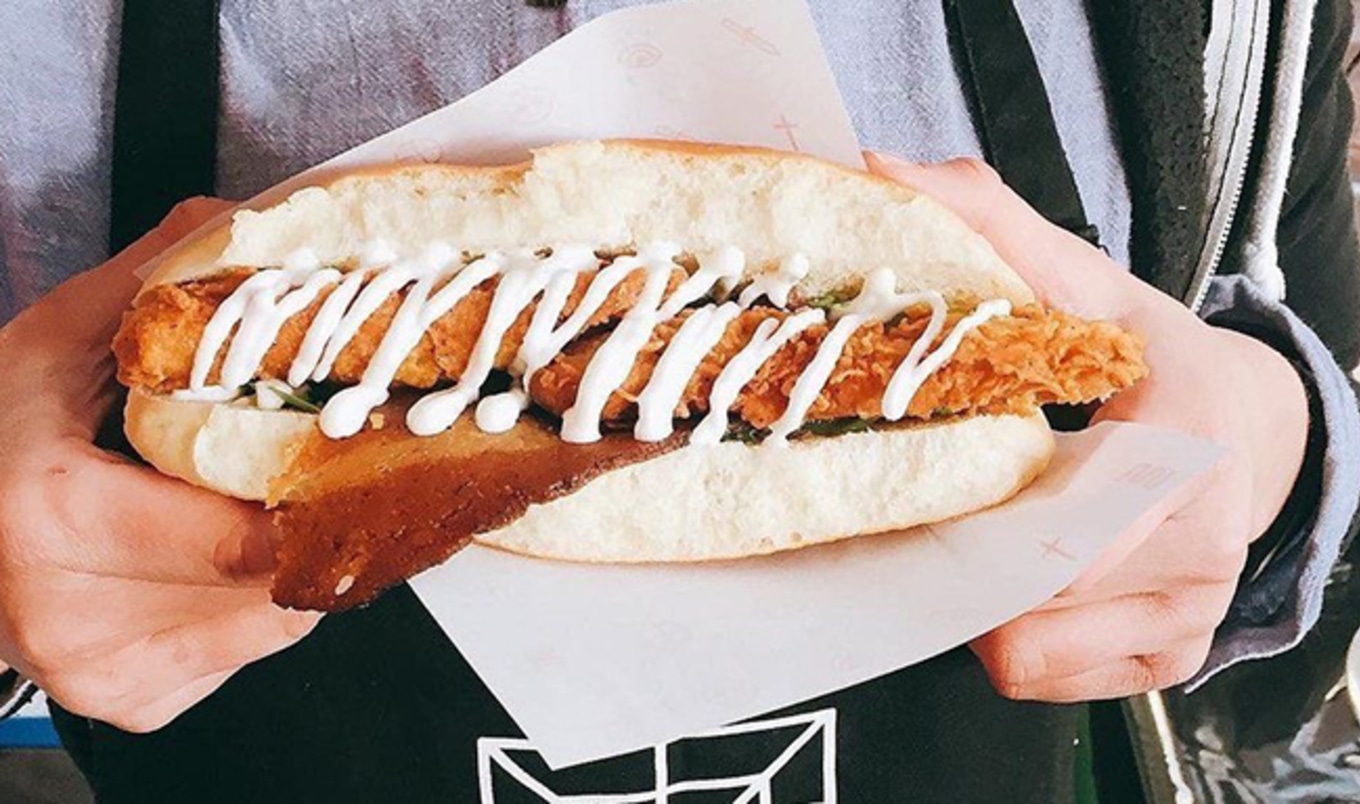 Massive Crowds Flock to Vegan Fried Chicken Shop