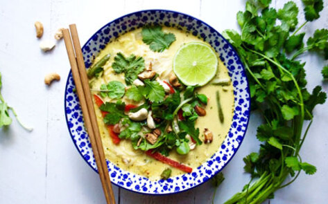 VegNews.MalaysianLaksa