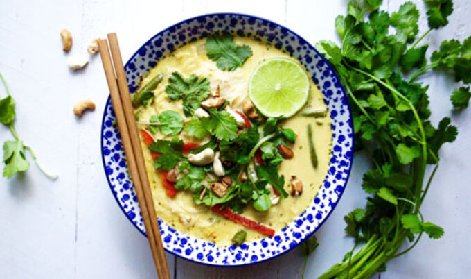 VegNews.MalaysianLaksa