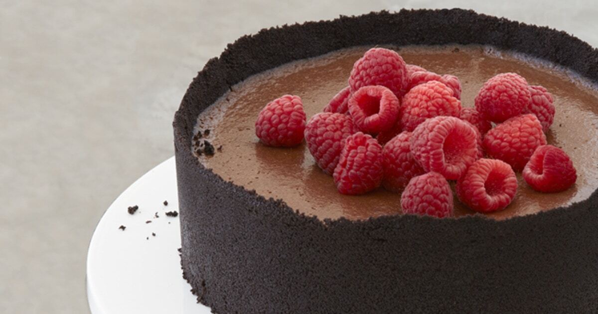 No-Bake Vegan Chocolate Cheesecake | VegNews