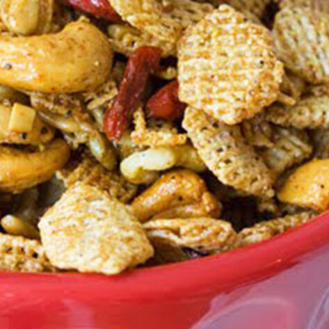 VegNews.VeganPartyMix